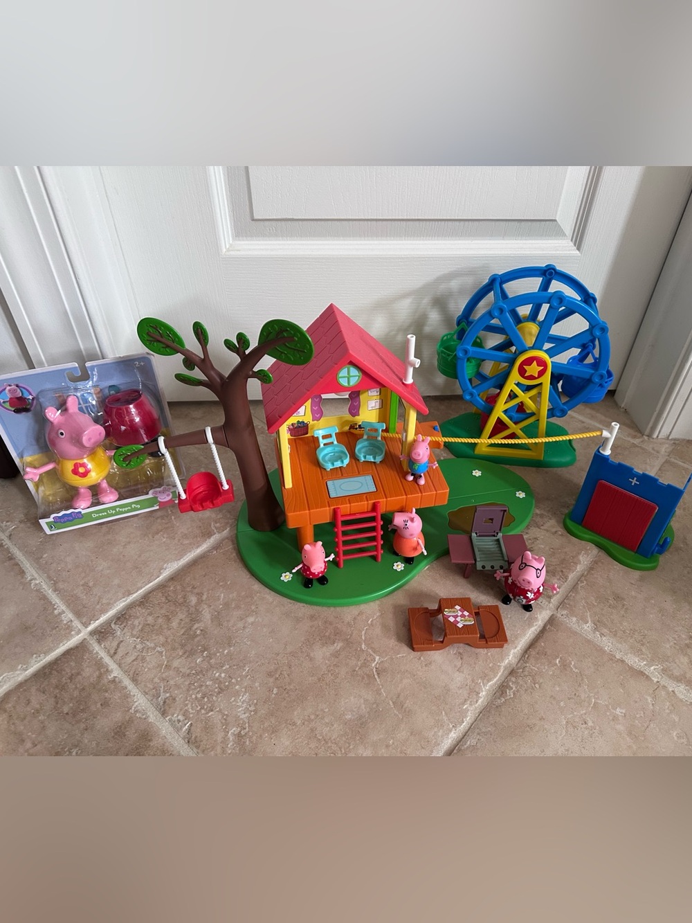 Peppa Pig Toy Lot Treehouse, Ferris Wheel Figures NIP Peppa Accessories Bundle